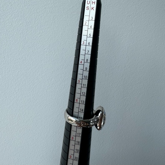 Solitaire ring Lola and Grace for Swarovski size 7 like new - Picture 16 of 17